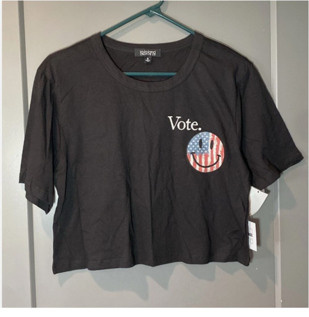 La La Land Creative Co Womens Size Small Vote Crop T-Shirt Black Short Sleeve